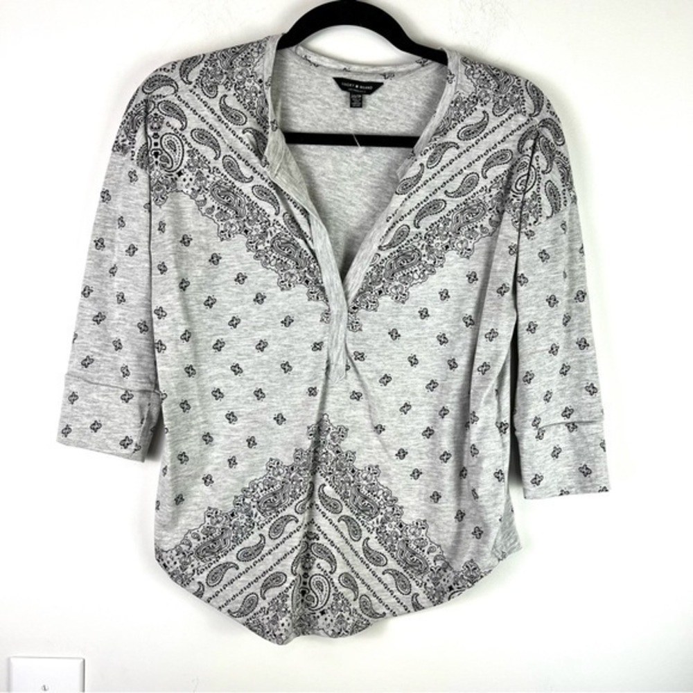 Lucky Brand Womens XS Gray Handkerchief Print Knit Top Shirt - Picture 2 of 7